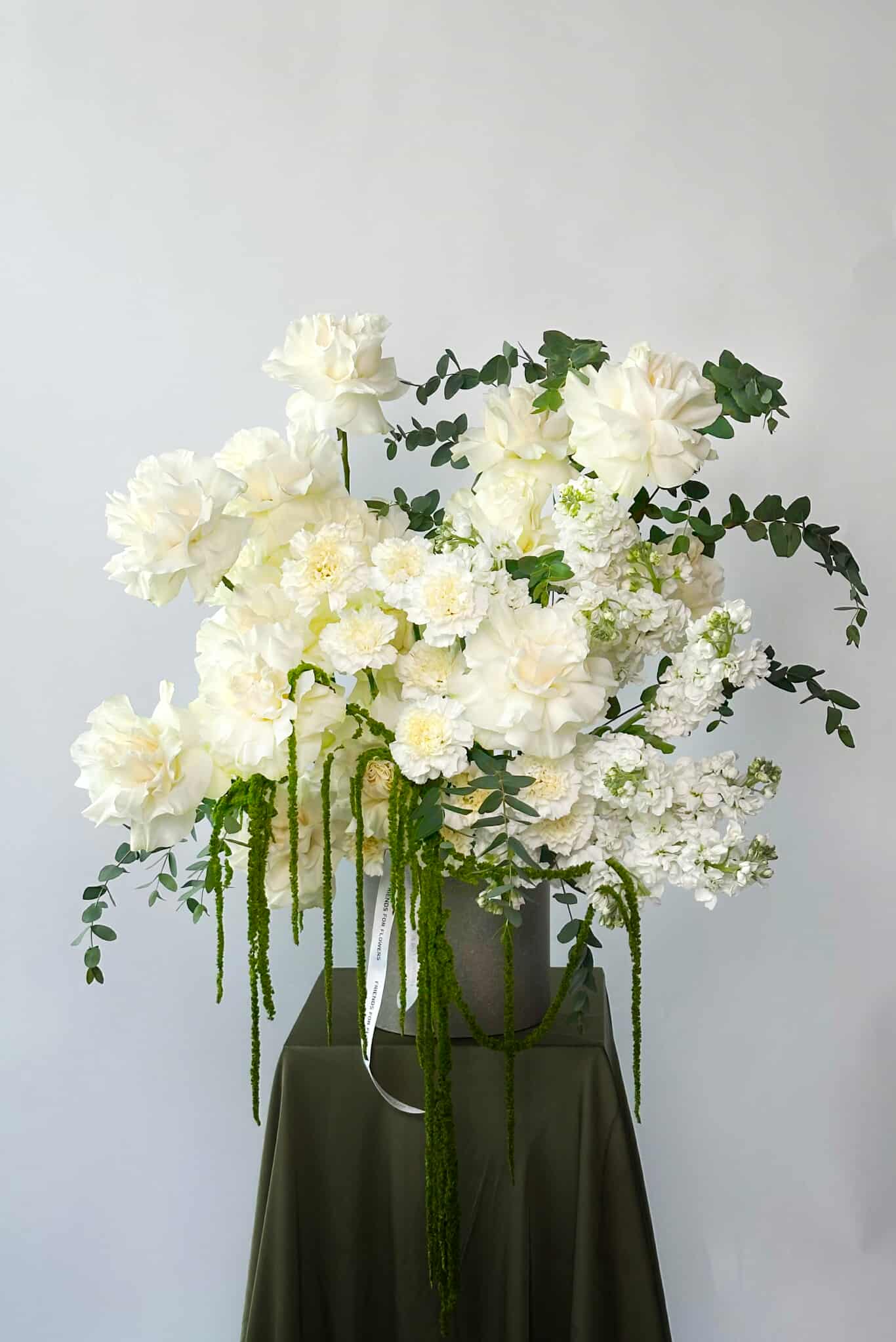 Arrangement "Beauty of lightness"