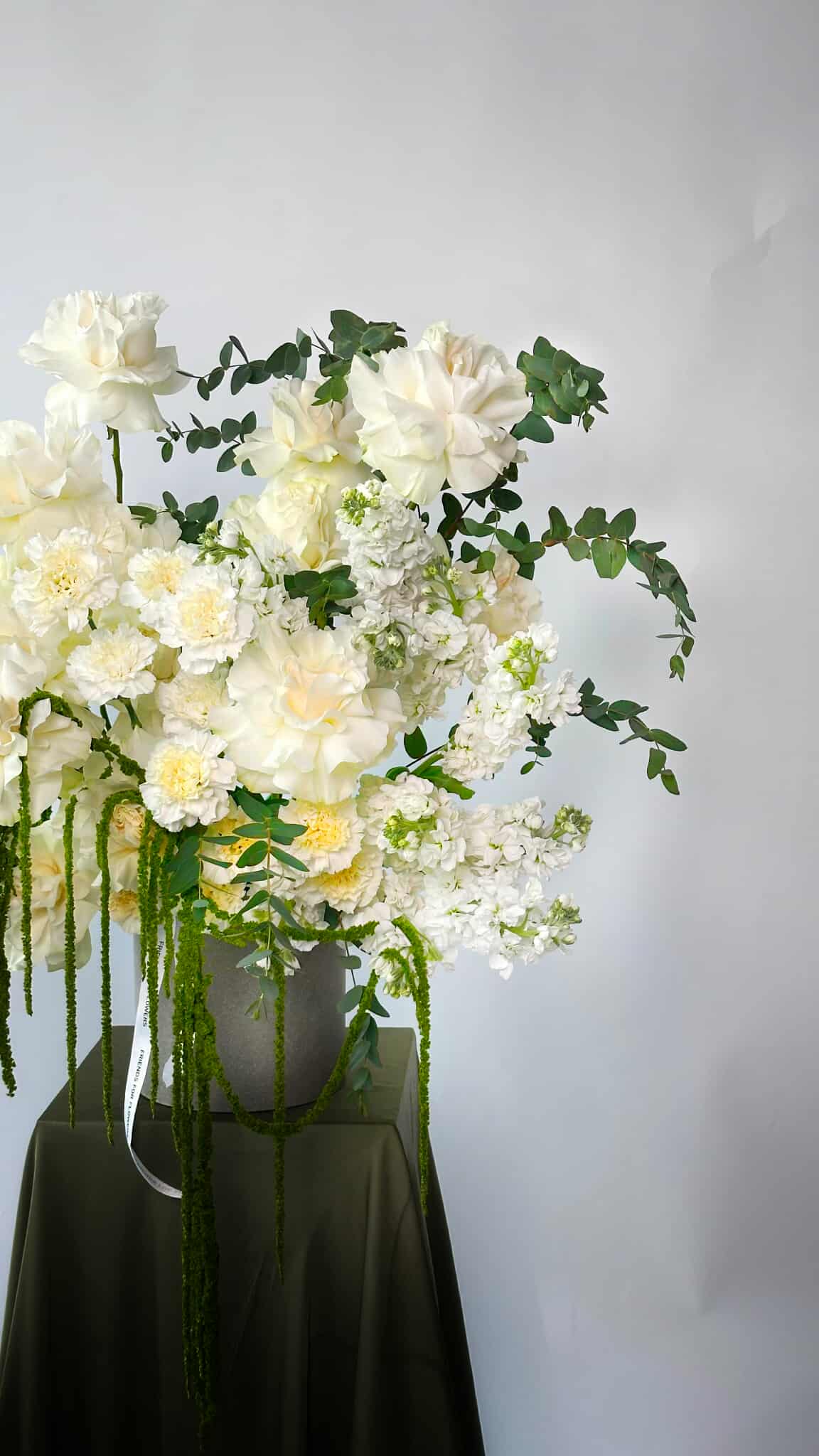 Arrangement "Beauty of lightness"