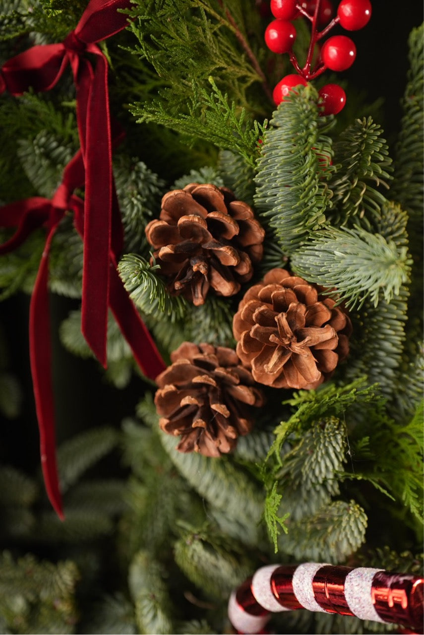 Festive wreath “ Red classics”