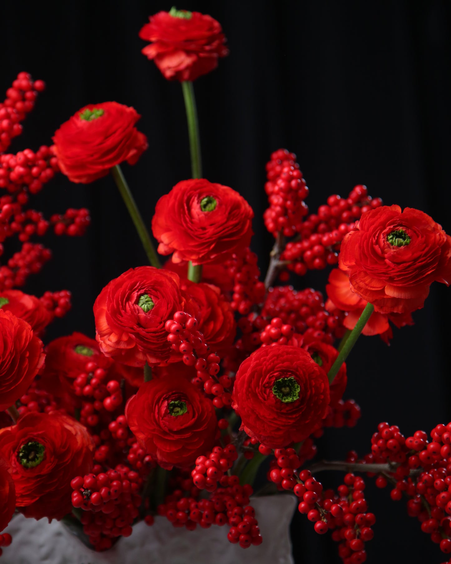 Flower arrangement "Scarlet sails"