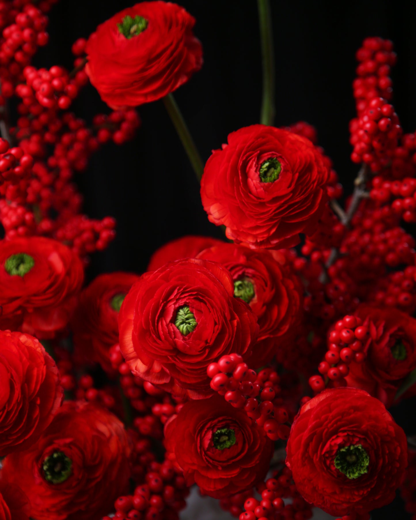 Flower arrangement "Scarlet sails"