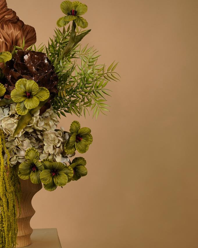 Arrangement "Chaotic Levitation"