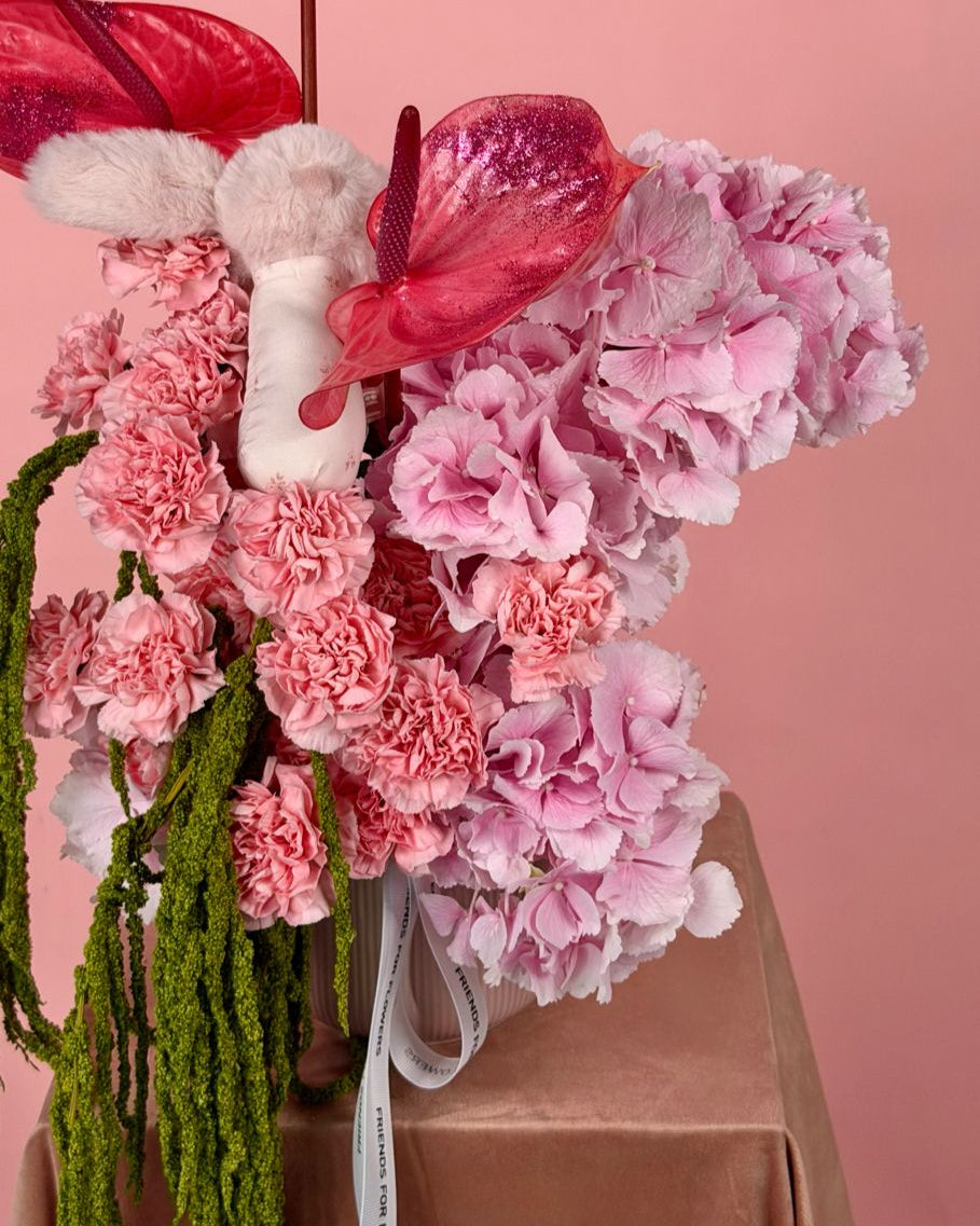 Arrangement "Blush & Whimsy Cascade"