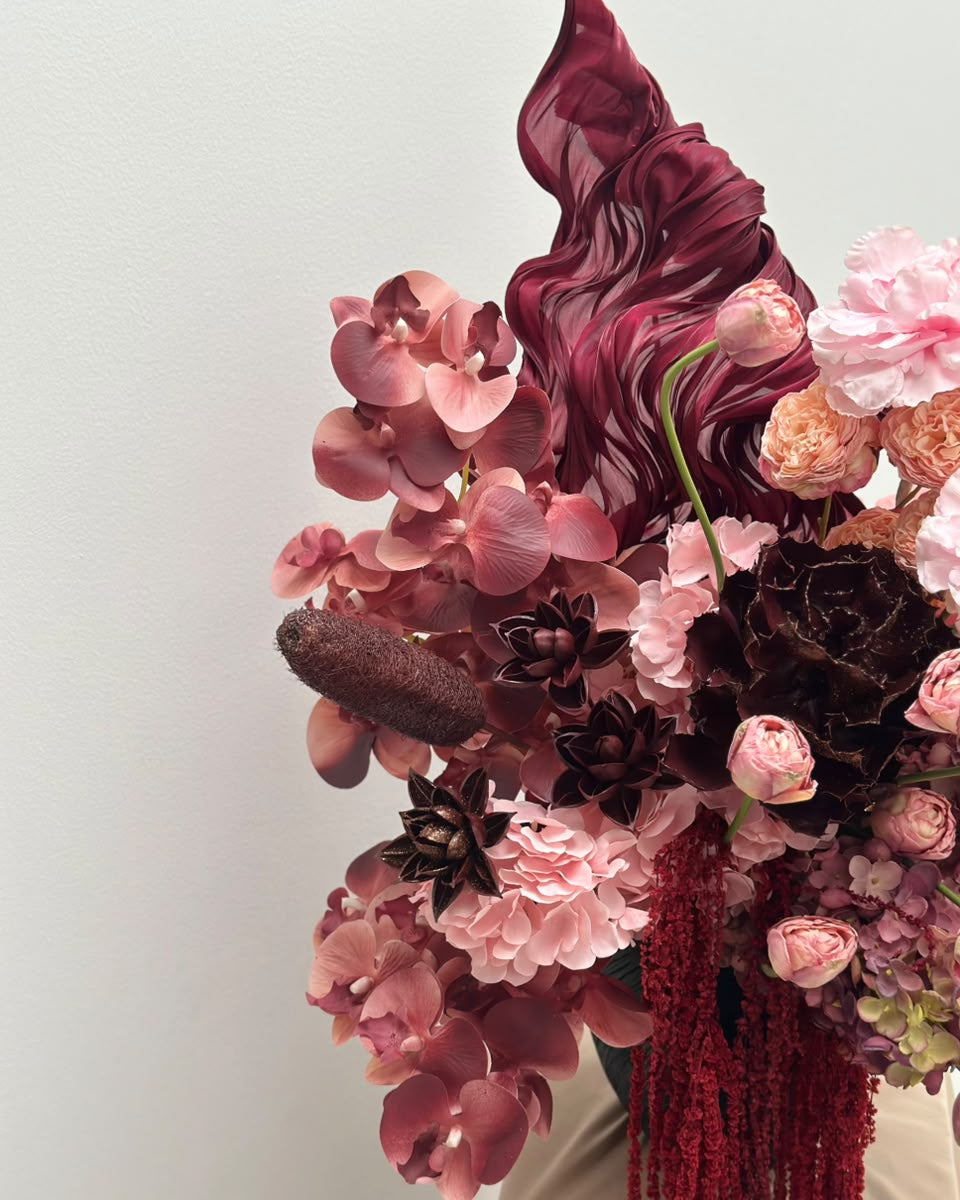 Arrangement "Crimson Elegance"