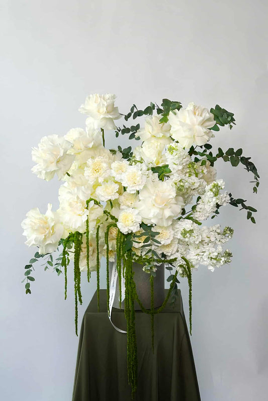 Arrangement "Beauty of lightness"