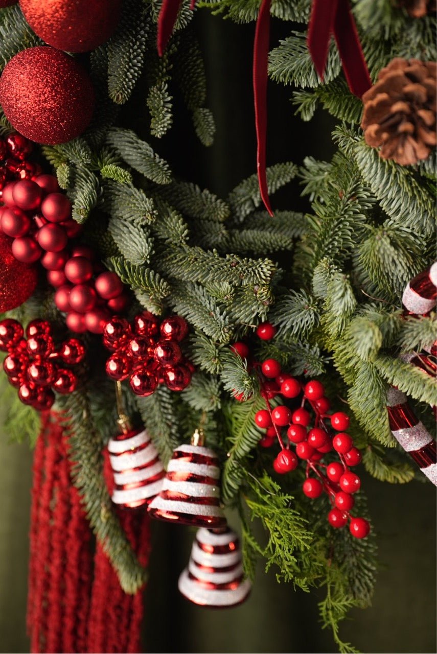 Festive wreath “ Red classics”