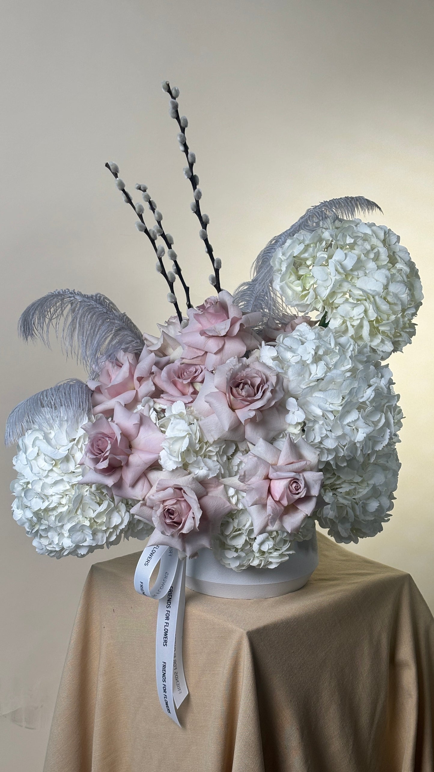 Arrangement “Marshmallow swan”