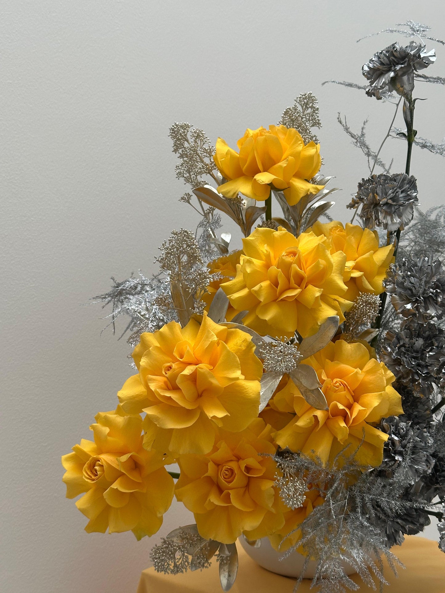 Arrangement "Golden Frost"