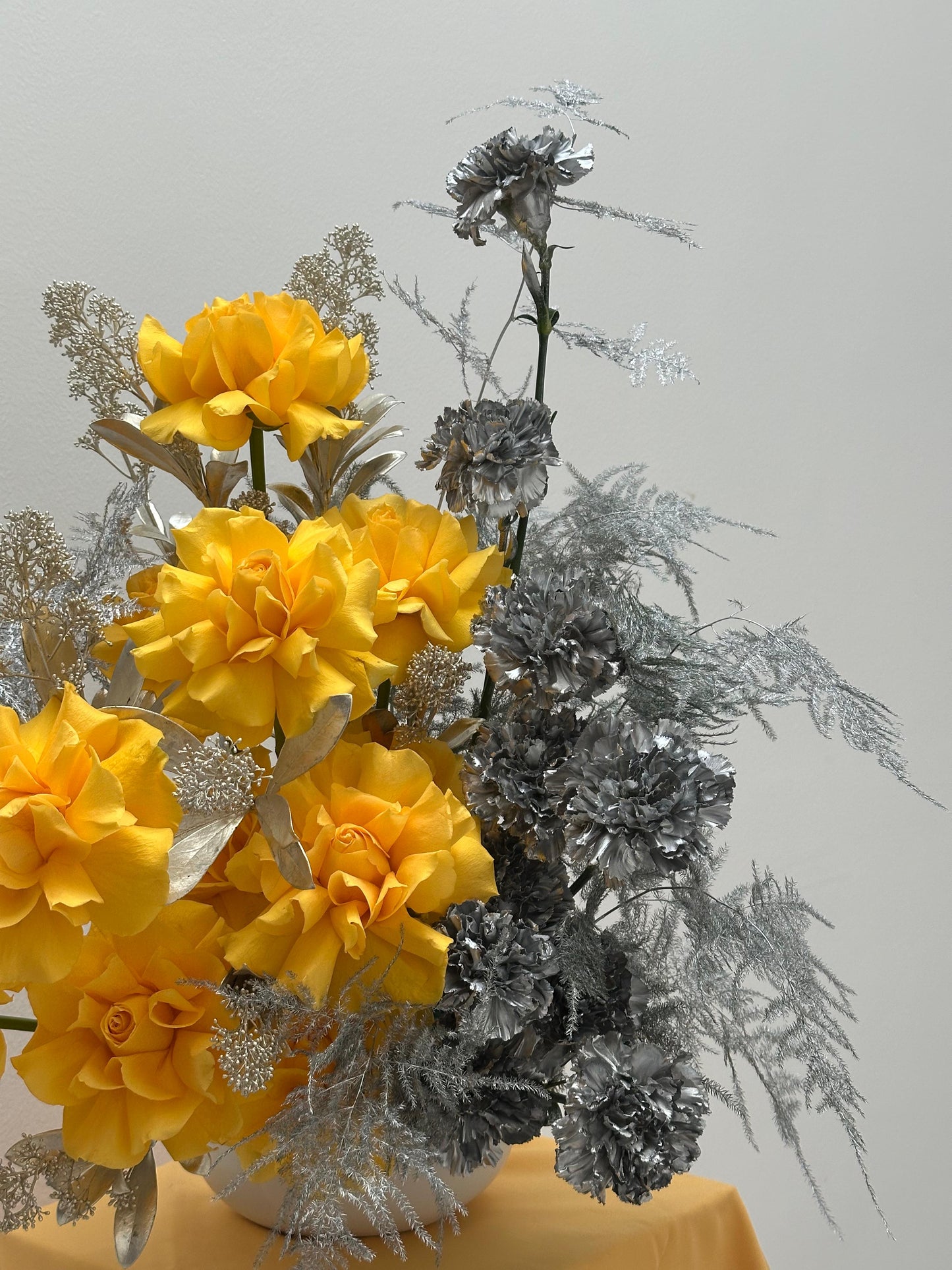 Arrangement "Golden Frost"