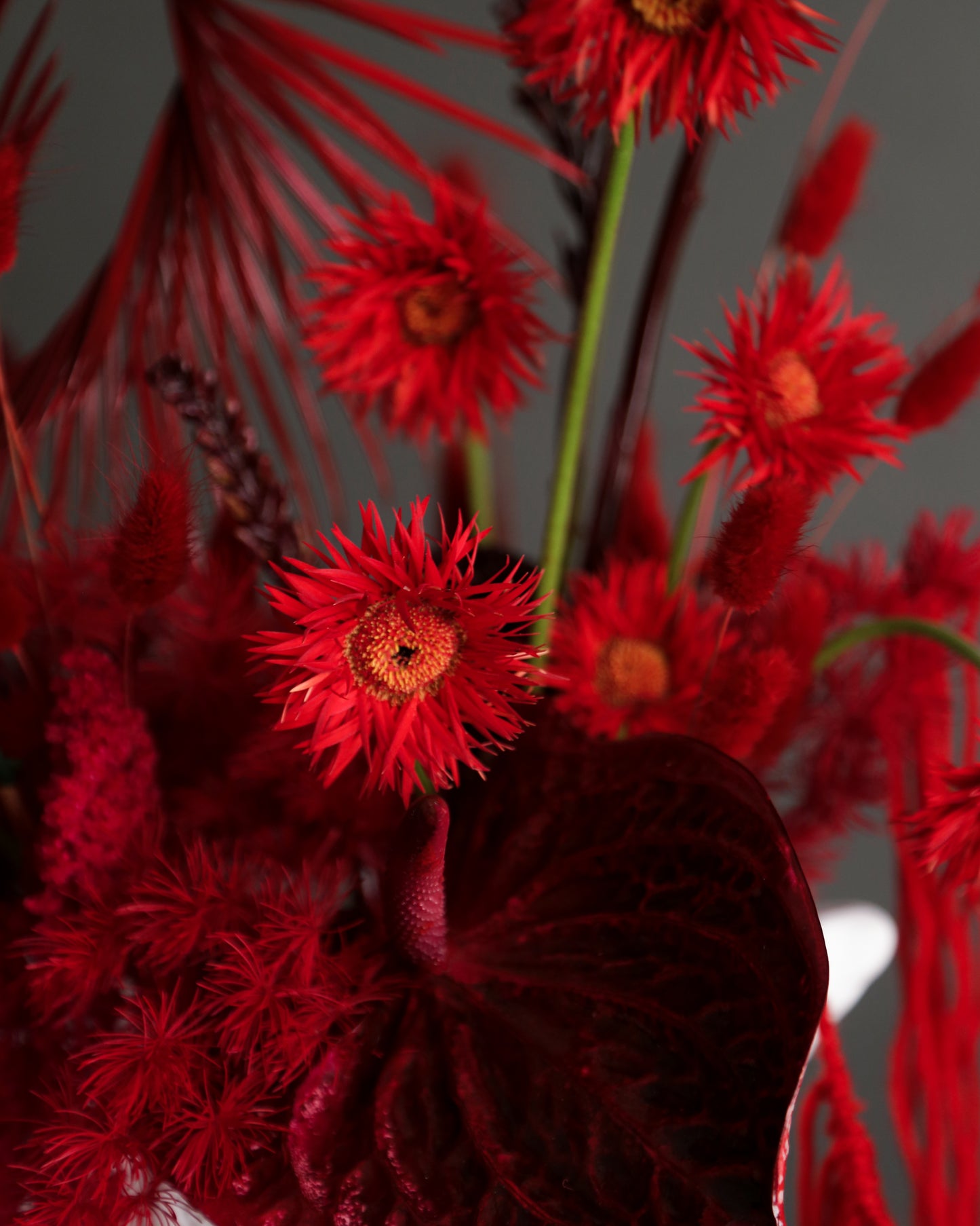 Flower arrangement "Red Line"